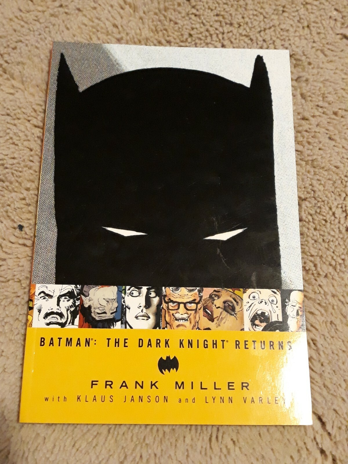 BATMAN: THE DARK KIGHT RETURNS . FRANK MILLER. PAPERBACK. 2002. GREAT CONDITION
