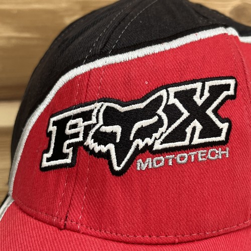 Cappello Berretto Fox Racing Mototech Fitted Rosso Nero Piccolo/54 cm Logo Outdoor Pubblicità Uomo - Foto 3 di 11