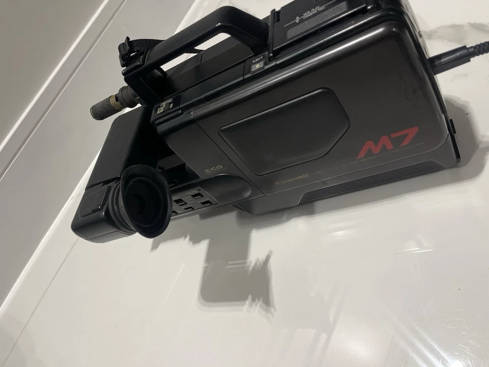 Panasonic M7 VHS Movie camera/Camcorder Vintage 80s - Image 2 of 4