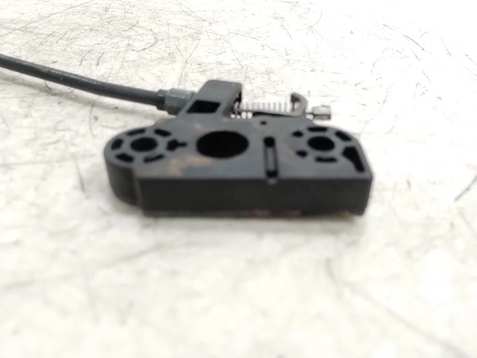 2003 Aprilia Falco SL1000 trava de assento e linha de cabo - Imagem 2 de 4