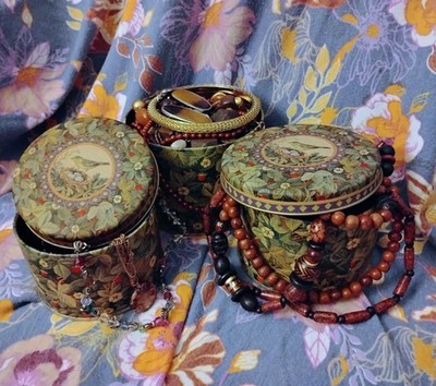 Cozy Earth Mama Mystery Jewelry Jar Vintage Estate MidCenturyMod wood beads READ