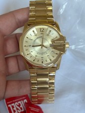 Diesel Montre Homme analogique dorée date 10 ATM cadran doré bracelet métal
