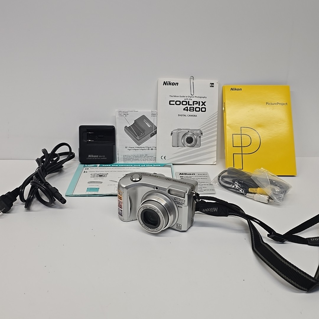 Nikon Coolpix 4800 ED Bundle 8.3x Zoom 4MP Digital Camera Lot