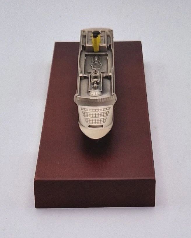 Kreuzfahrtschiff Modell Costa VICTORIA auf Sockel -Neuwertig - Bild 4 von 4