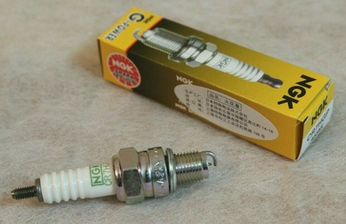 NGK CR7HGP G-Power Platinum Spark Plug Honda C50 Z50 Yamaha YBR110 50cc - 150cc - Picture 2 of 3