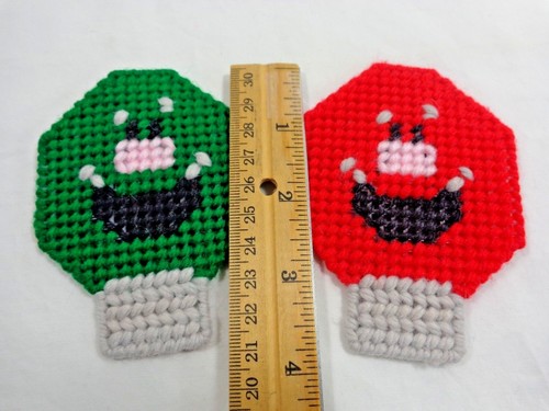 Christmas Light Bulb Magnet Set of 2 Smile Face 4" Green Red Handmade - Picture 2 of 3