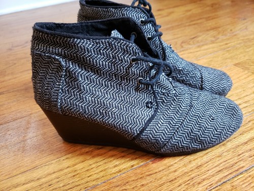 Toms Shoes Wedge Ankle Bootie Platforms Black Whit