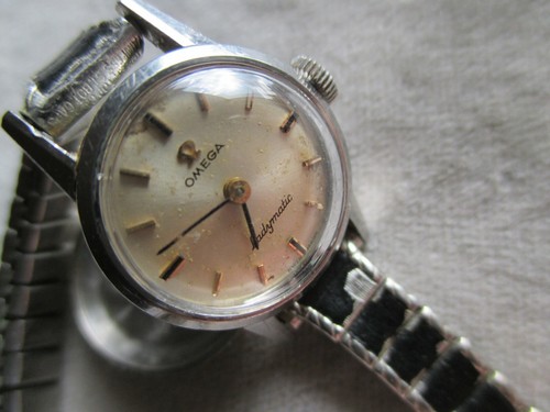 VINTAGE LADIES OMEGA LADYMATIC MODEL 