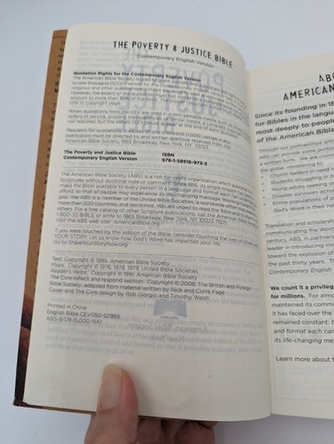 The Poverty and Justice Bible : Contemporary English Version by: World Vision - Imagen 3 de 10