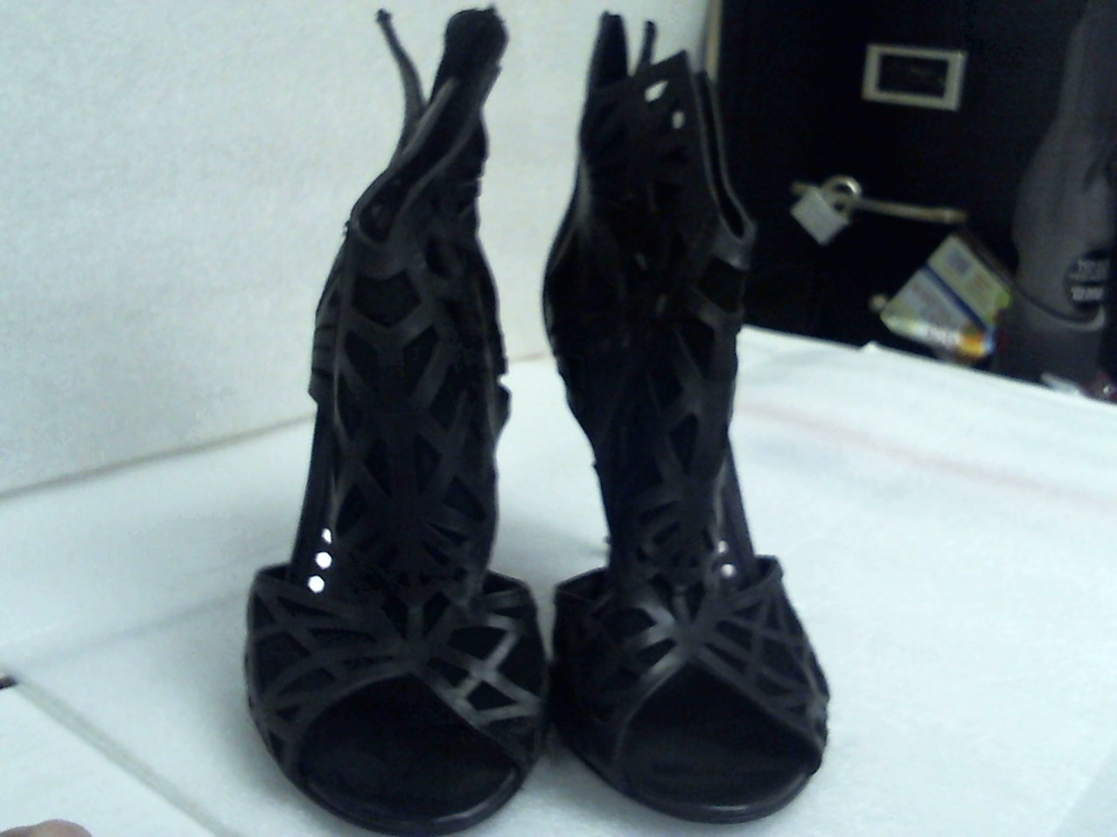 Pre-Owned Dolce Vita Helena Black Leather Caged Open-Toe Heels 7.5M Pre-Owned Dolce Vita Helena Black Leather Caged Open-Toe Heels 7.5M