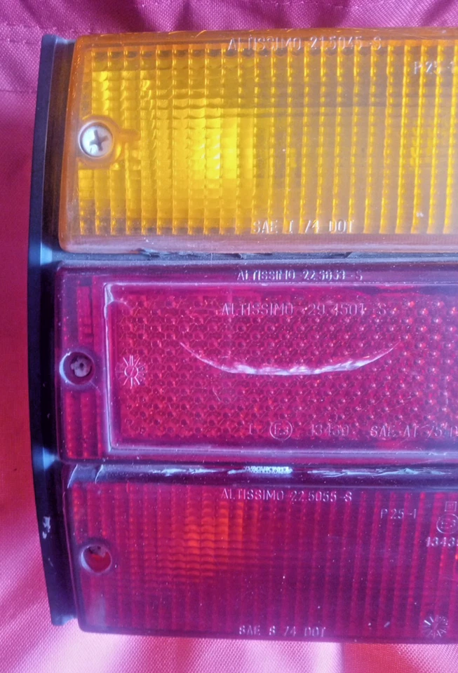 Luz trasera/lámpara izquierda Fiat 131 sedán - 1975-78 primera serie LOC-123DG Foto 2 de 4