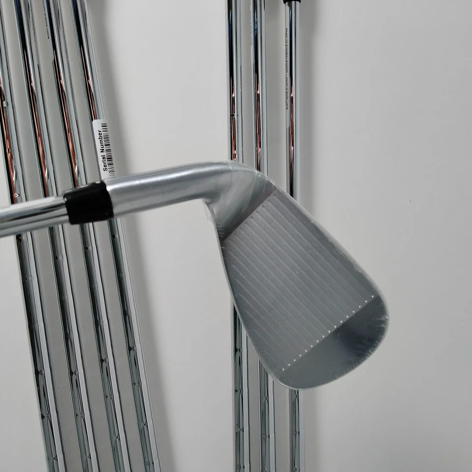 NEW NIKE GOLF VAPOR SPEED 8pcs Iron Set 5-9/PAS Flex-S NS PRO 950GH in plastics - Image 3 of 4