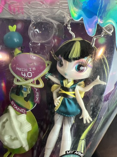 2012 MGA Novi Stars Malie Tasker Doll NRFB - Picture 4 of 18