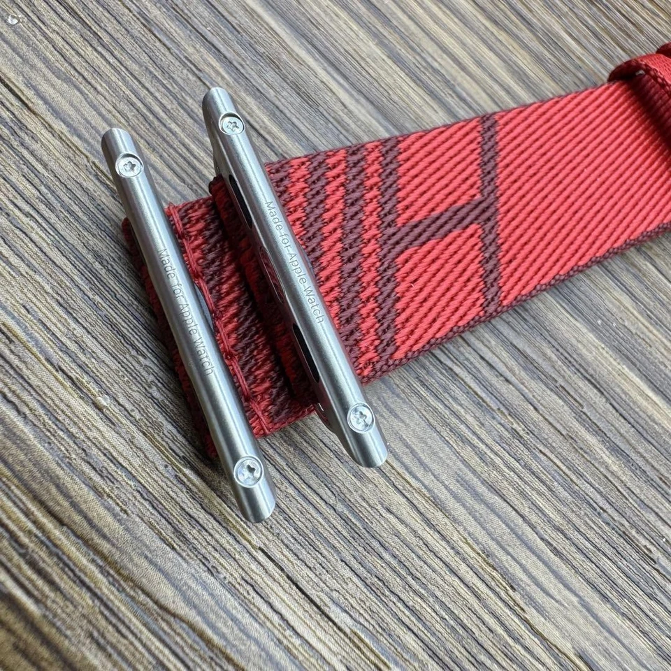 Hermes Jumping Rouge Nylon para Apple Watch 42mm/44mm Usado Foto 4 de 4