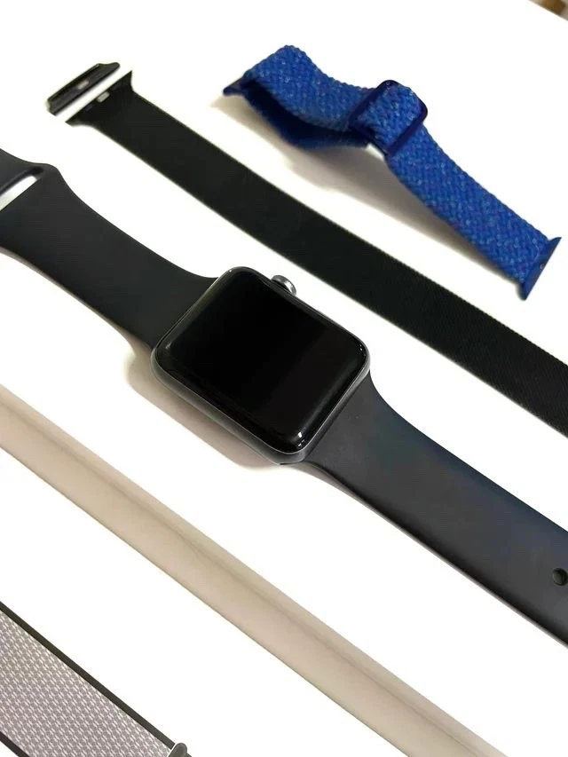 Apple Watch Series 3 Space Gray- Black 3 correas buen estado - Imagen 3 de 4