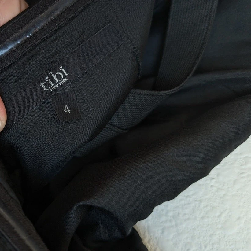 Vestido Tibi Negro Sin Tirantes Fluido Seda Pierna Cintura Alta Mono, Talla 4 Foto 4 de 4