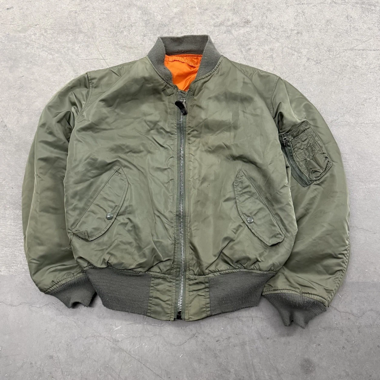 Vintage Alpha Industries MA-1 Flyers Jacket Mens L Nylon Bomber USA 70s 80s
Opens in a new window or