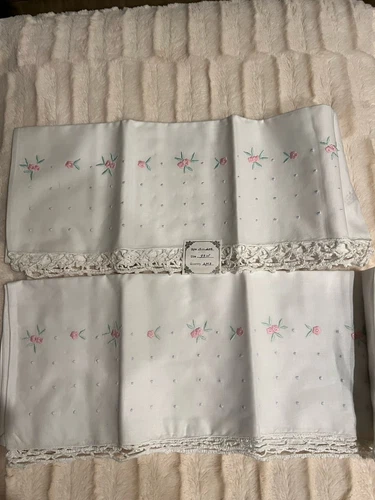 Vintage Embroidered Floral Linen Pillowcases With Crochet Trim NEW