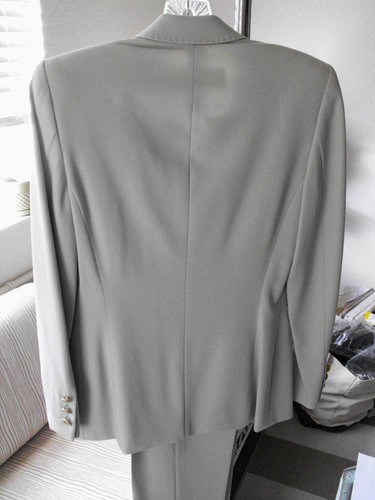 ESCADA Sea Foam Green 100% Wool Pant Suit w/Gold Buttons 4R (34) - Picture 6 of 11