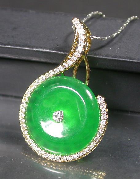 Yellow Gold Plate Green JADE Pendant Music Circle Diamond