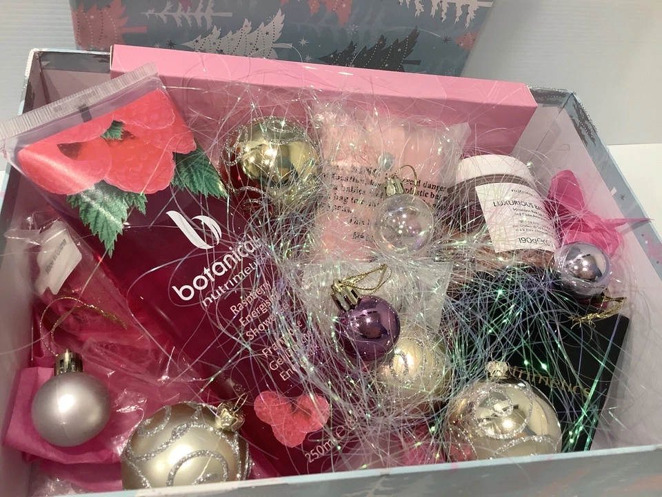 Nutrimetics Pamper Box Gel de Ducha/Máscara para Ojos/Sales de Baño y Más #2 Foto 2 de 4