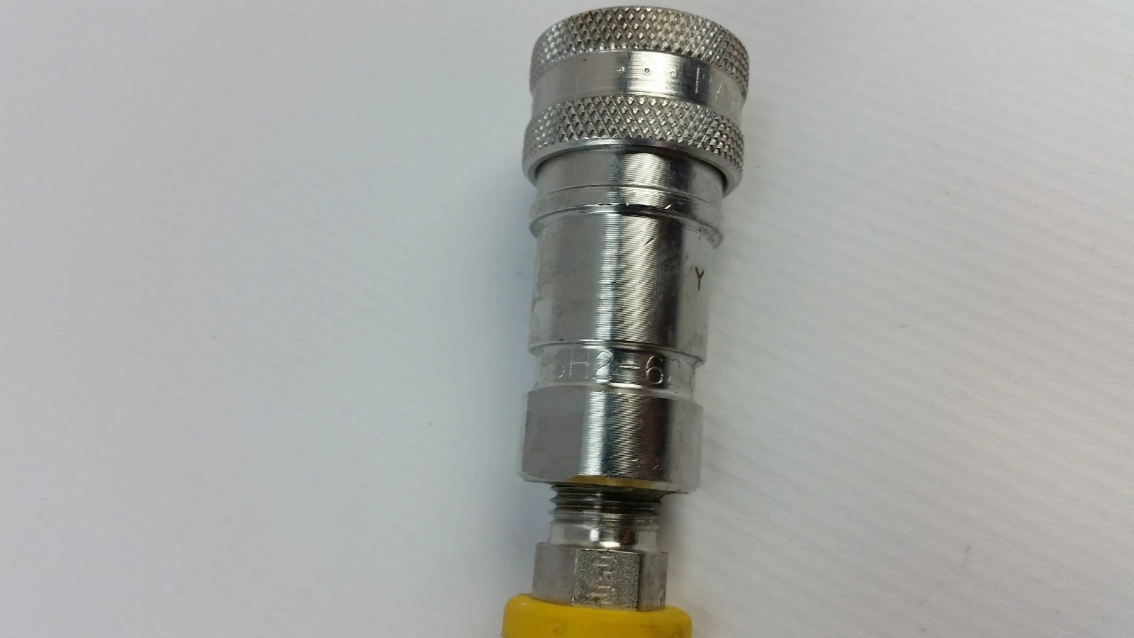 Parker quick-connect socket marked SH2-62 threaded into the hose fitting