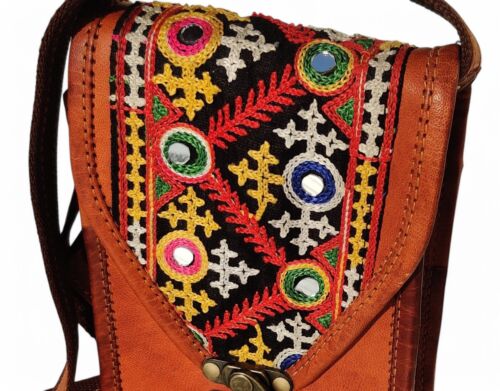 Borsa a tracolla Boho in vera pelle - borsa ricamata tribale fatta a mano con lucchetto - Foto 3 di 5