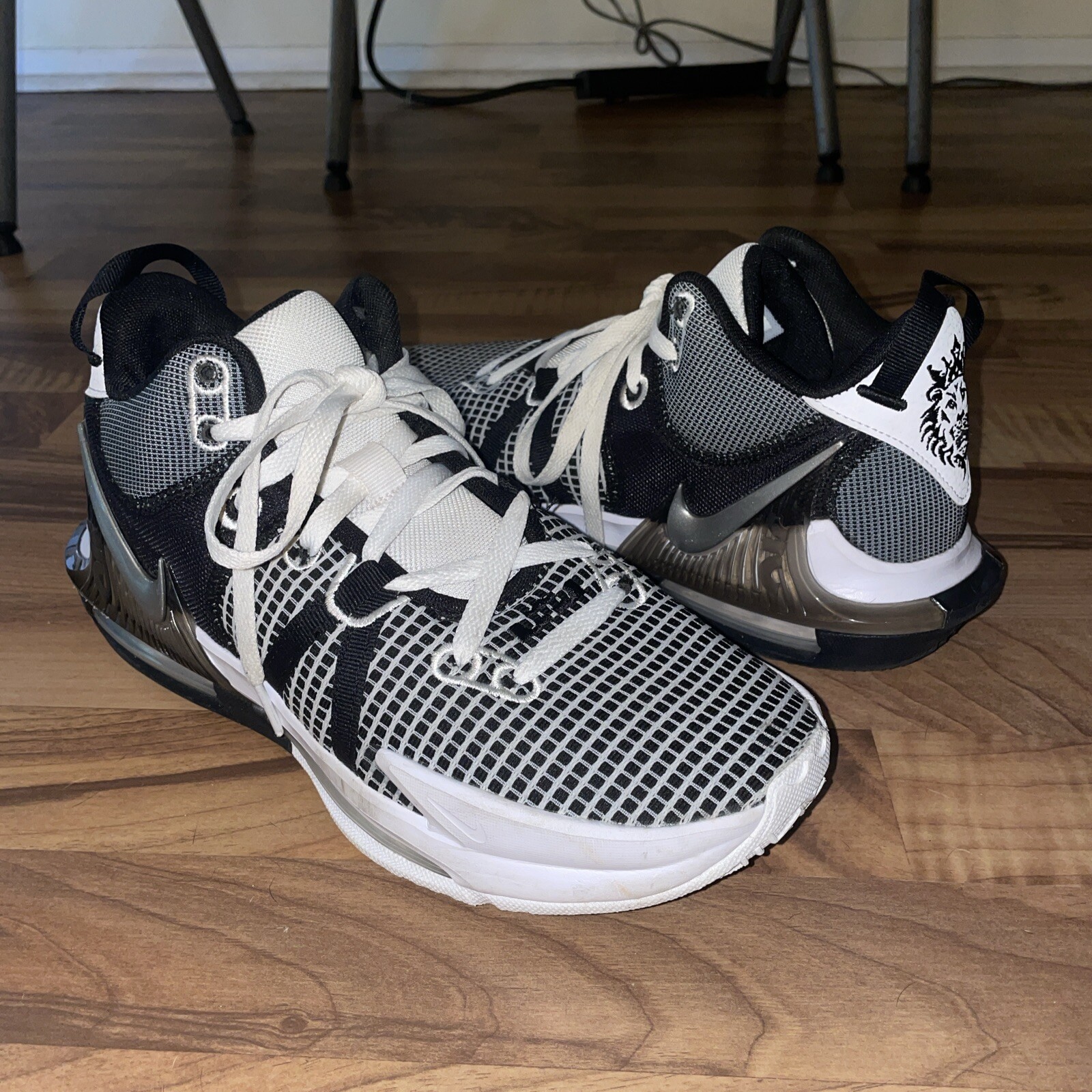 SAOLA Scarpe da basket Nike LeBron Witness 7 bianche nere DM1123 100 da uomo taglia 8 5