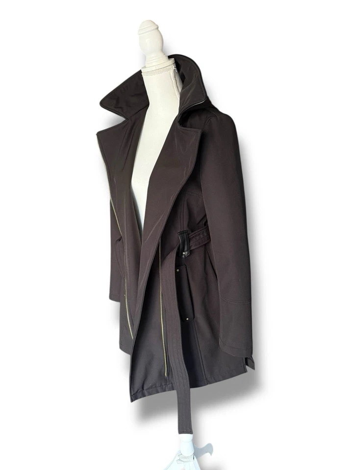 Trench coat com capuz Via Spiga –Pequeno – Capuz grande dramático, zíper, cinto! - Imagem 2 de 4