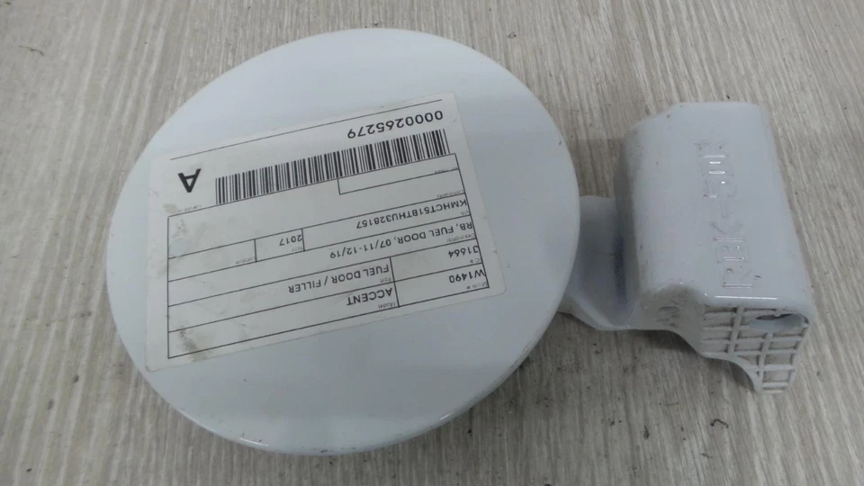 HYUNDAI ACCENT FUEL DOOR / FILLER RB, FUEL DOOR, 07/11-12/19 2017 - image 2 of 4