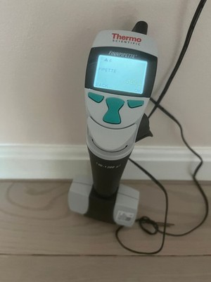 Thermo digital  novus pipet Electronic Pipette  multichannel  8  100- 1200 ul cz