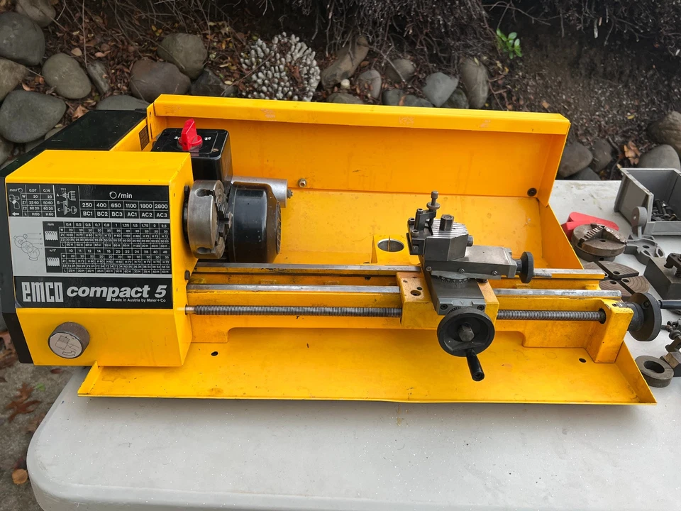 Torno compacto EMCO 5 con accesorio de fresado - Austria - Estado de funcionamiento Foto 3 de 4