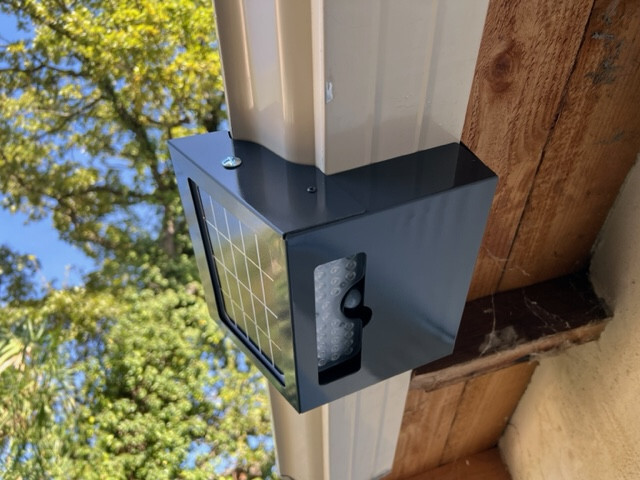 Luminaire extérieur solaire pour gouttière ALU de 5W avec détecteur de mouvement gris