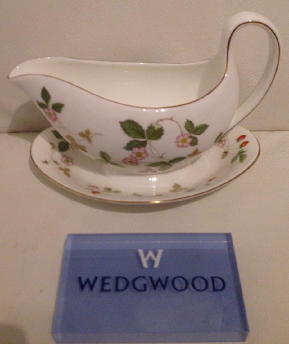 Wedgwood Strawberry - Strawberry Wedgwood Sausage - Wedgwood Porcelain