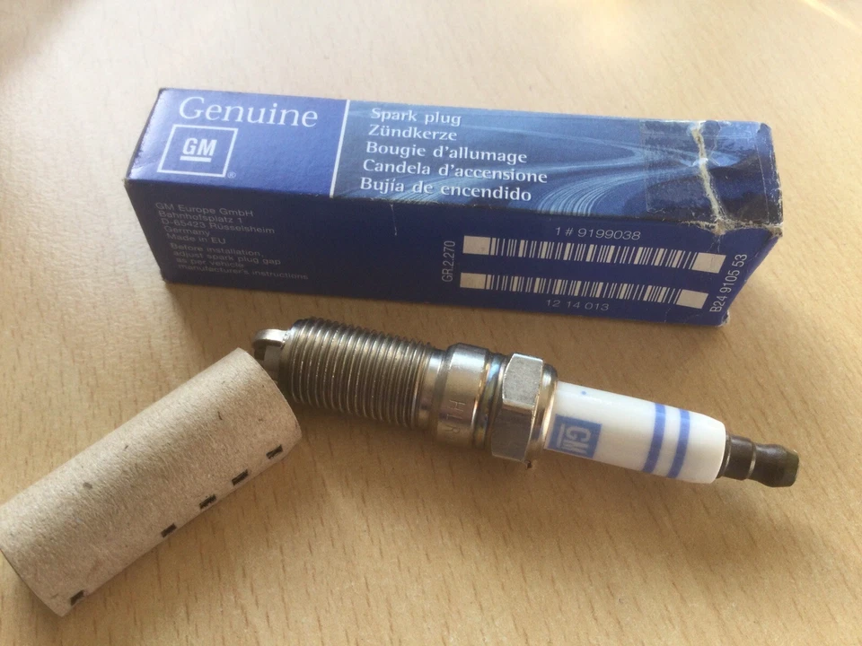 GENUINE VAUXHALL SPARK PLUG ASTRA VECTRA ZAFIRA VX220 2.2 9199038 - Image 2 of 2