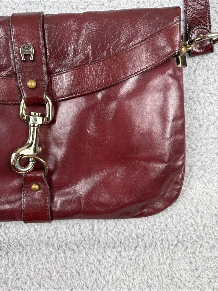 Cartera de hombro vintage años 80 Etienne Aigner hecha a mano con logotipo de cuero sangre de buey con morror Foto 4 de 4