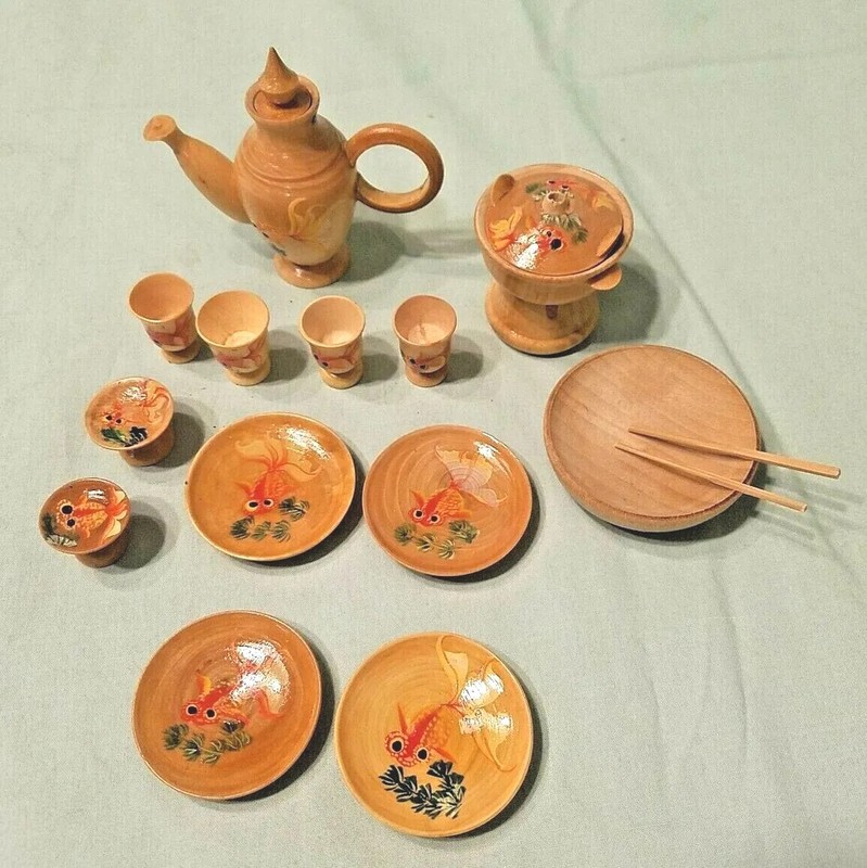 CHINA GOLDFISH PAINTED WOOD TABLEWARE 17 PIECE SET DOLL KITCHEN MINIATURE BARBIE