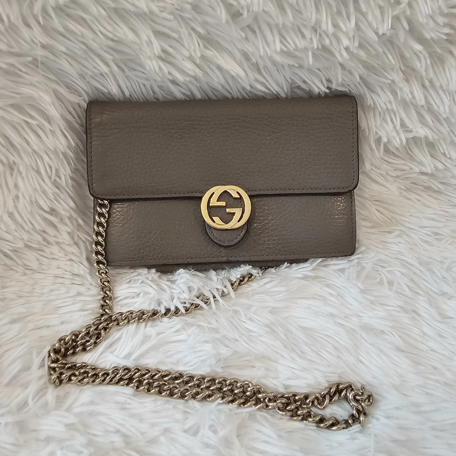 Sac bandoulière Gucci GG portefeuille imbriqué sur chaîne gris