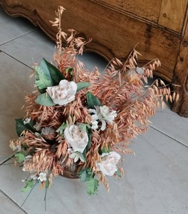 bouquet de fleurs séchées dans pot cuivre orange-vert