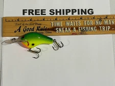 Vintage Bagley's Divin' B Fishing Lure DB2-709 BLUE BACK ON CHARTREUSE CRANKBAIT