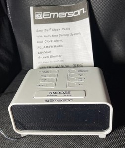 Emerson Smart Set AM/FM Clock Radio CKS1500