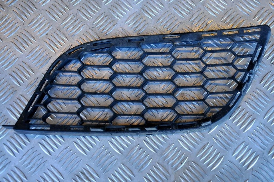 Alfa Romeo Giulietta right lower bumper grille 156085891 - Изображение 2 из 3