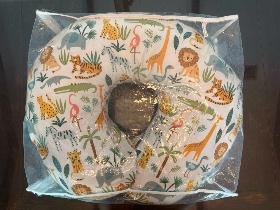 Boppy Nursing Pillow with Carrying Case and Boppy Jungle Safari Print Cover — 第 3/4 张图片