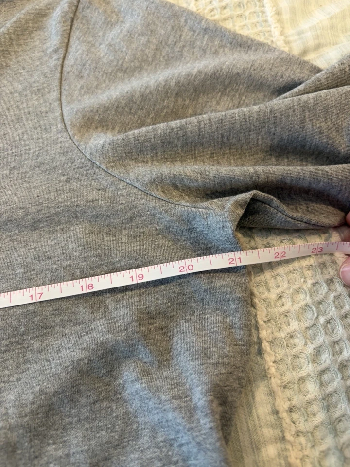 Camiseta trituradora Life is Good para mujer cuello en V manga larga Wild Life elefante azul Foto 4 de 4