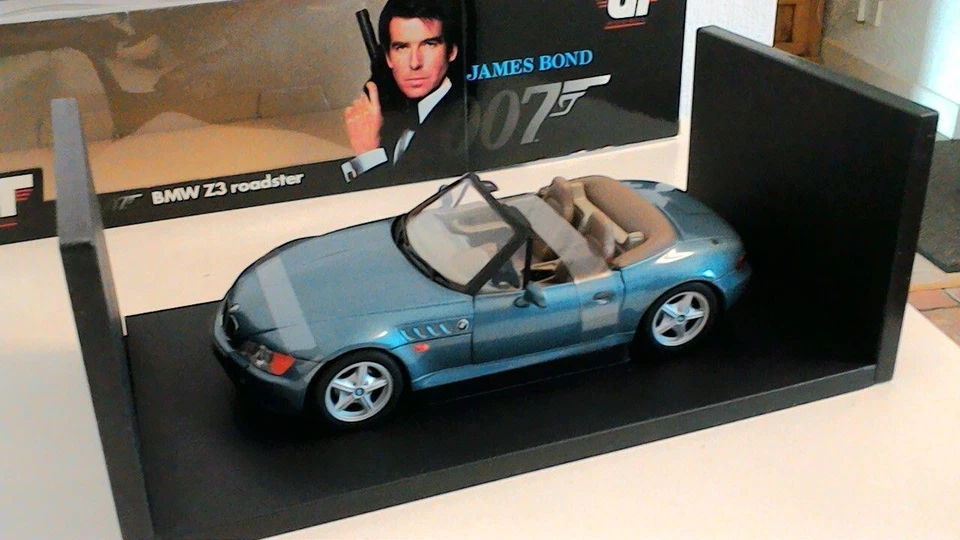 1:18 UT Models BMW Z3 Roadster James Bond 'Goldeneye' - Image 4 of 4