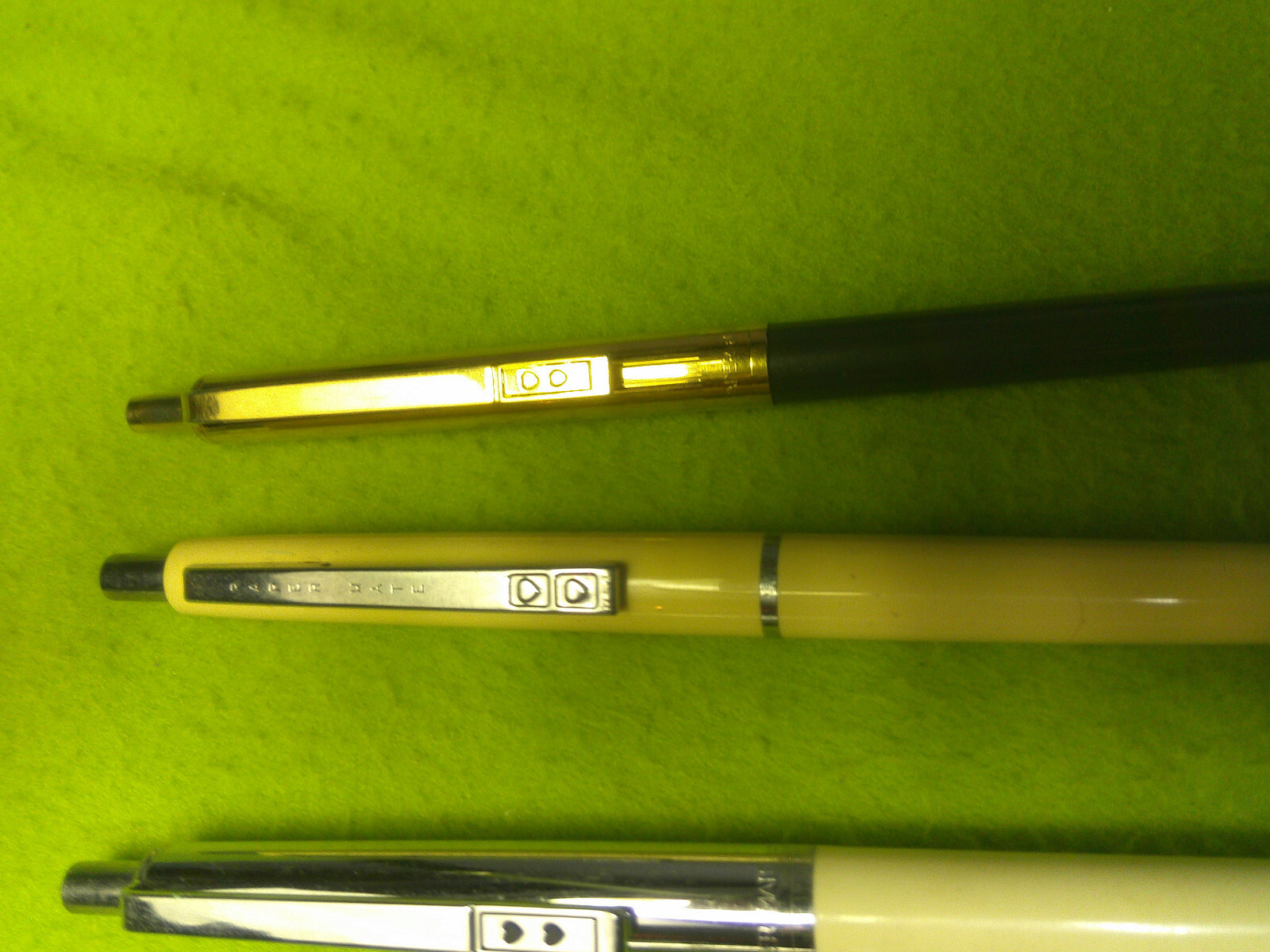 Vintage papermate ballpoint pens, 5 Total Pens all different all nice