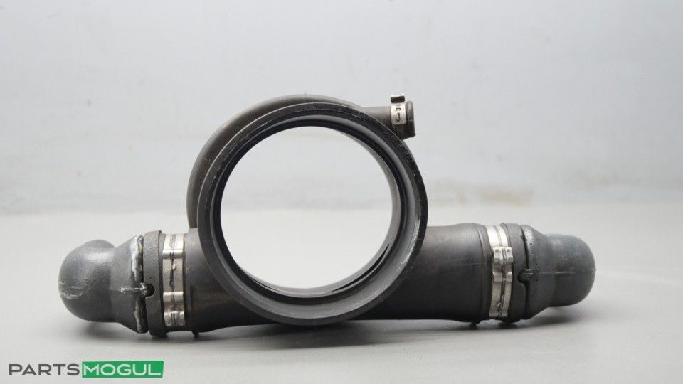 2004-2013 Maserati Quattroporte M139 Air Intake Duct Pipe Hose 215889 OEM