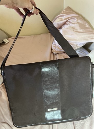 Calvin Klein Tan Messenger Laptop Bag Great Condition Brown Strap And Trim - Picture 2 of 5