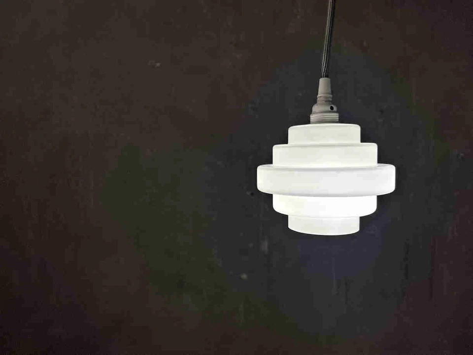 Kleine Hängelampe aus opalweißem Glas – Bauhaus ArtDeco Vintage Lampe Design - Bild 4 von 4