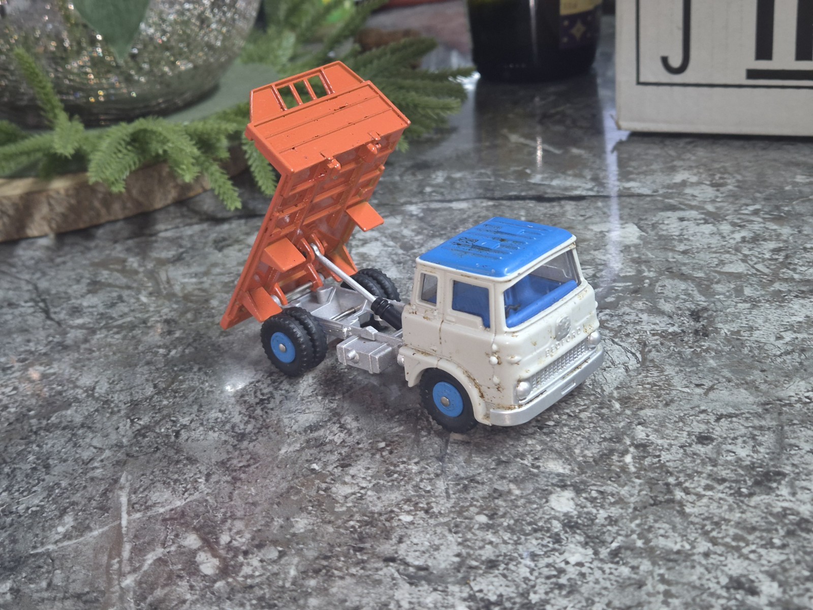 Dinky 435, Bedford TK Tipper - Free Price Guide & Review